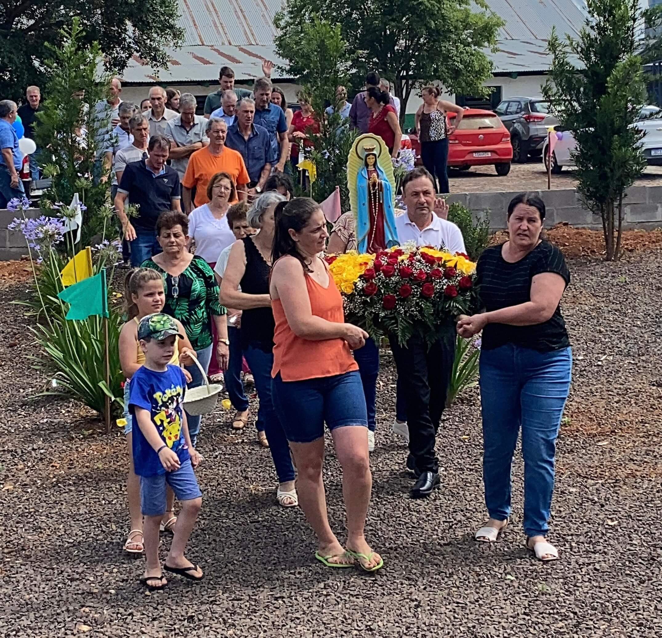 Capa Fiés participam da festa de Nossa Senhora de Guadalupe, Padroeira do Oratório da Linha Balestrin