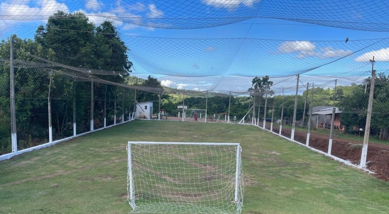 Capa Administração de Caiçara conclui recuperação do campo de futebol society do Distrito de Ipuaçu
