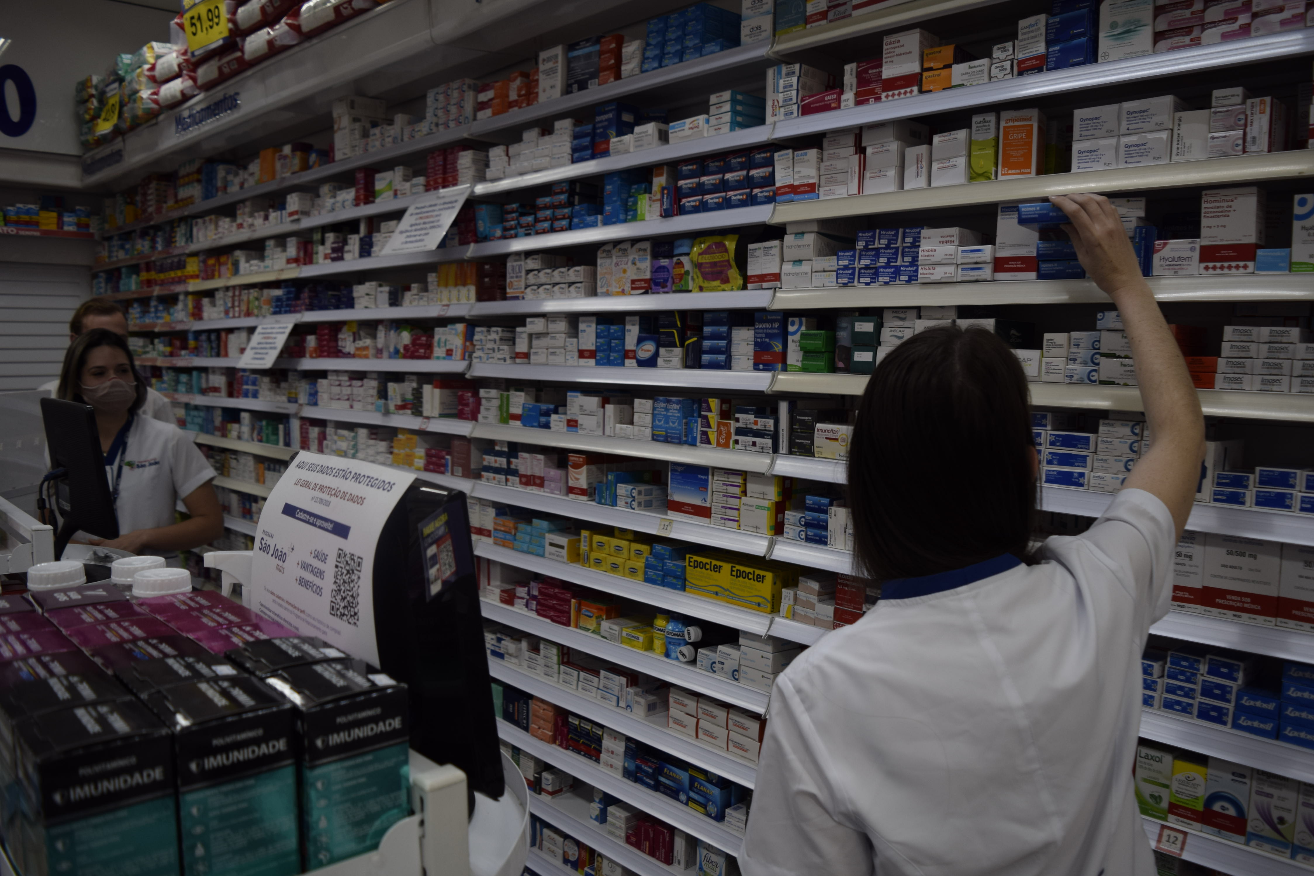 Capa Anvisa quer regulamentar venda de remédios em plataformas digitais