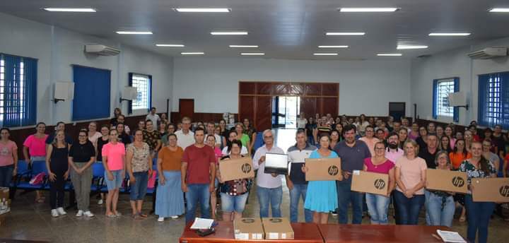 Capa Alpestre: notebook's são entregues para gestores da Rede Municipal de Ensino