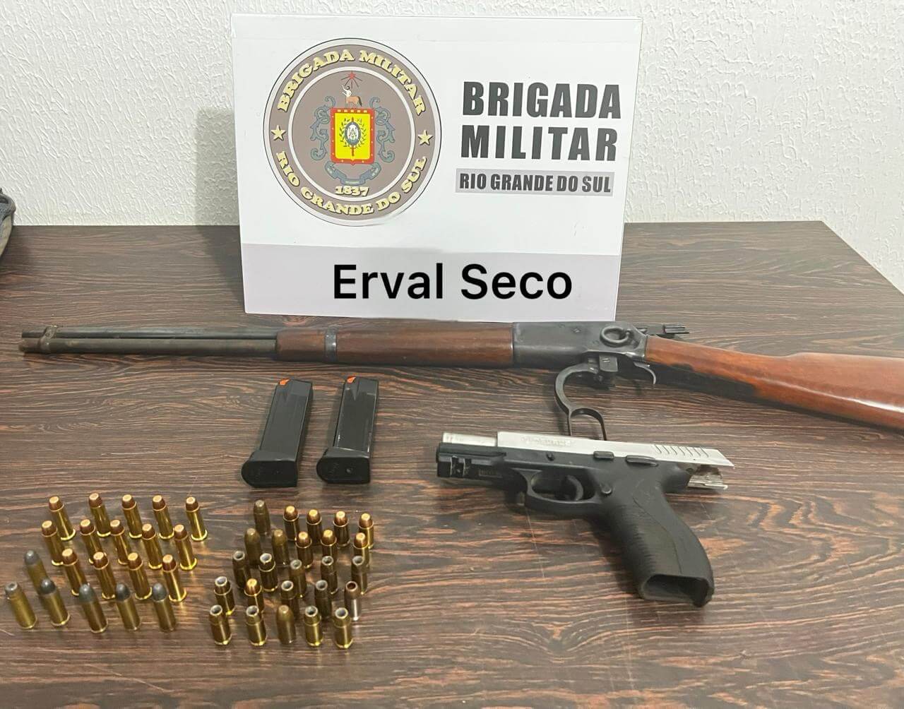 Capa Brigada Militar prende homem por porte ilegal de arma em Erval Seco