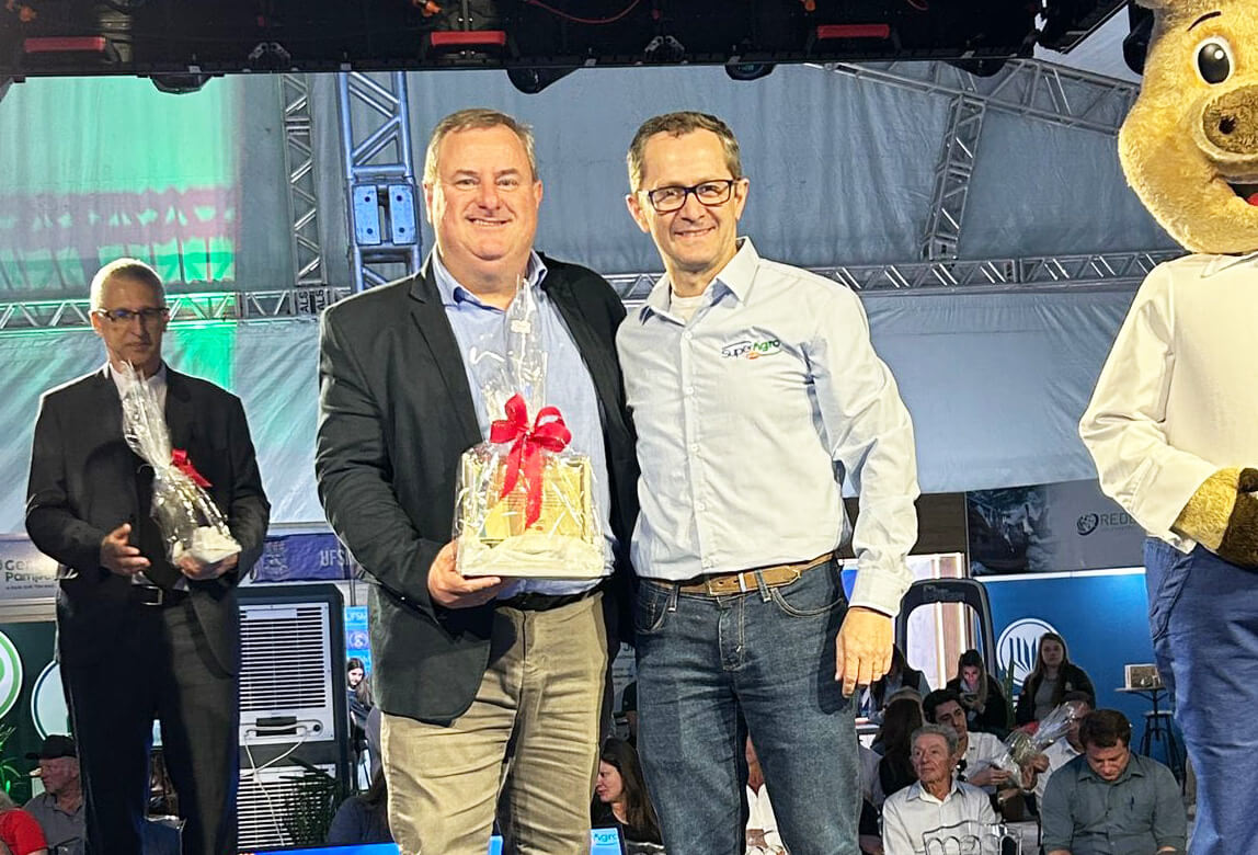 Capa Palmitinho é destaque em homenagem da JBS/Seara pelo avanço da suinocultura regional