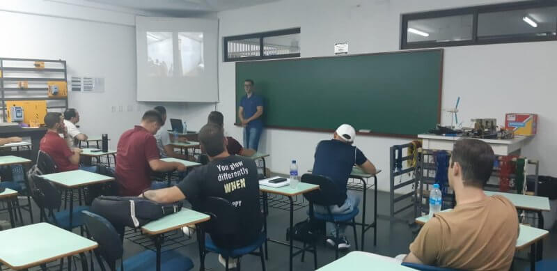 Capa Curso Técnico em Eletrotécnica na Escola Básica da URI/FW retoma às aulas
