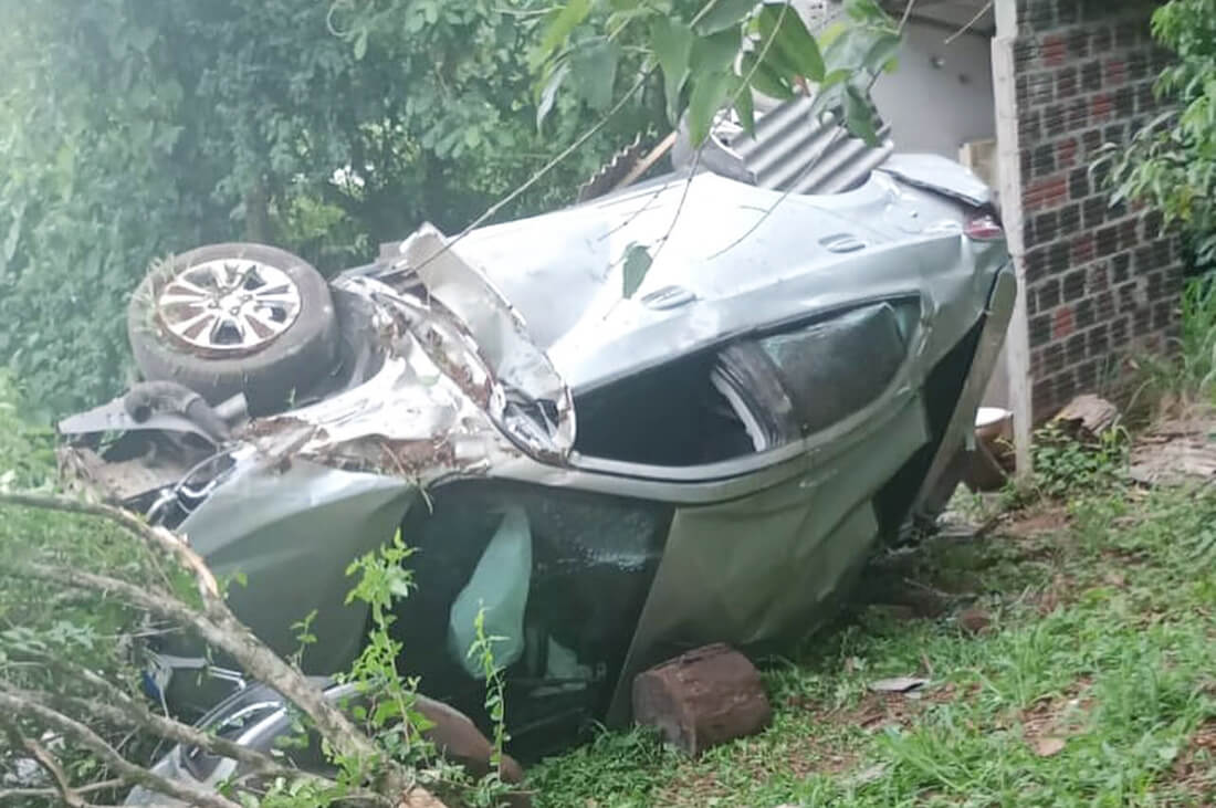 Capa Veículo sai da pista e tomba próximo ao trevo de Iraí