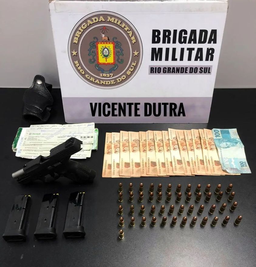 Capa Brigada Militar prende homem por posse irregular de arma de fogo