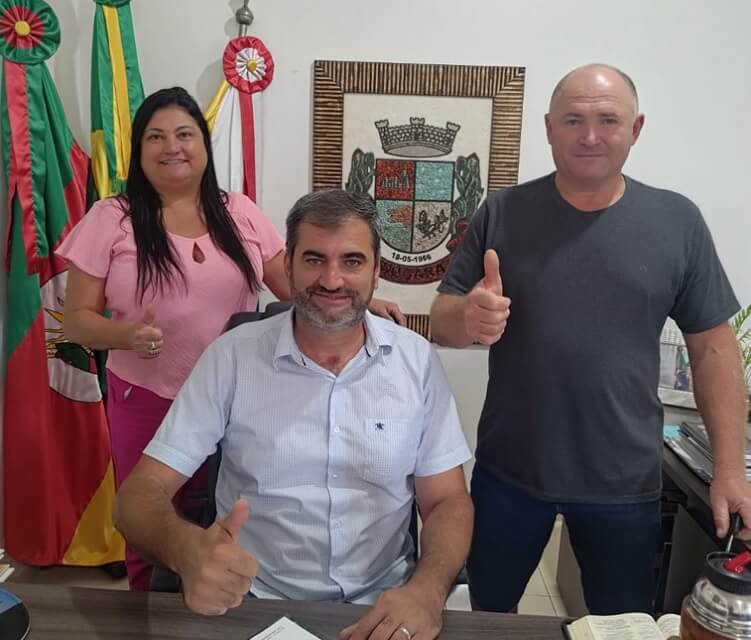 Capa Dirceu Antônio Stefanello assume como prefeito em exercício de Caiçara