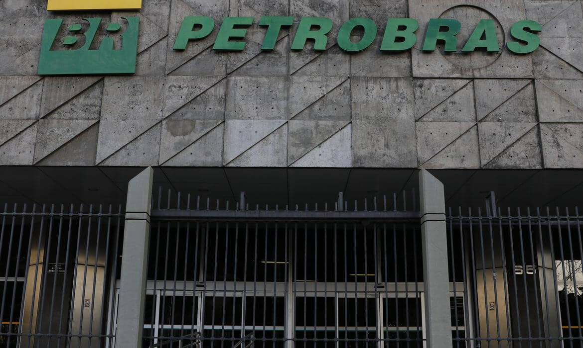 Capa Petrobras antecipa fim do mandato de Caio Paes de Andrade