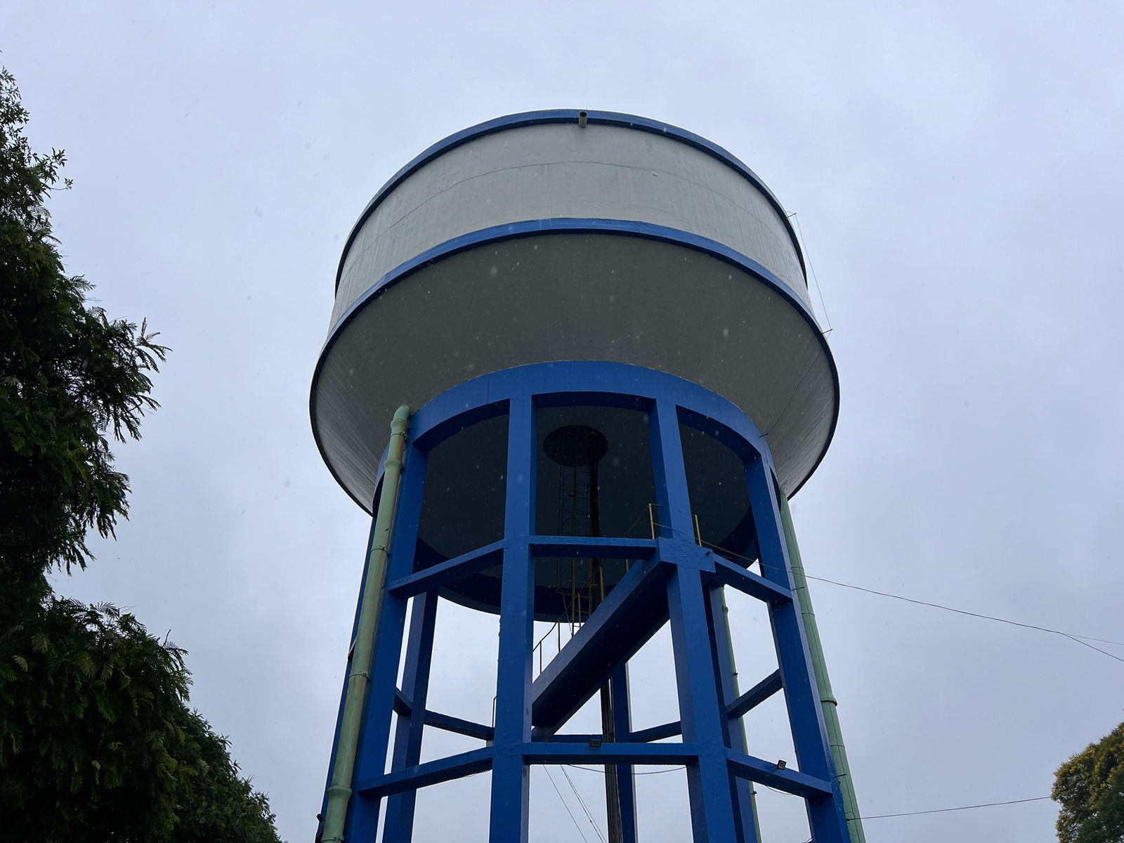 Capa Corsan verifica vazamento para restabelecer abastecimento de água em Caiçara