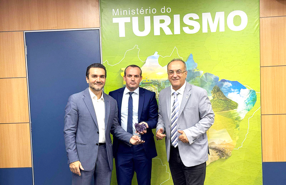 Capa Prefeito de Ametista do Sul discute investimentos com ministro do Turismo