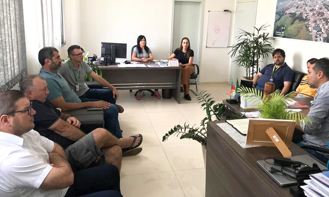 Capa Administração de Caiçara faz reunião sobre perdas na agricultura por ocasião do Granizo
