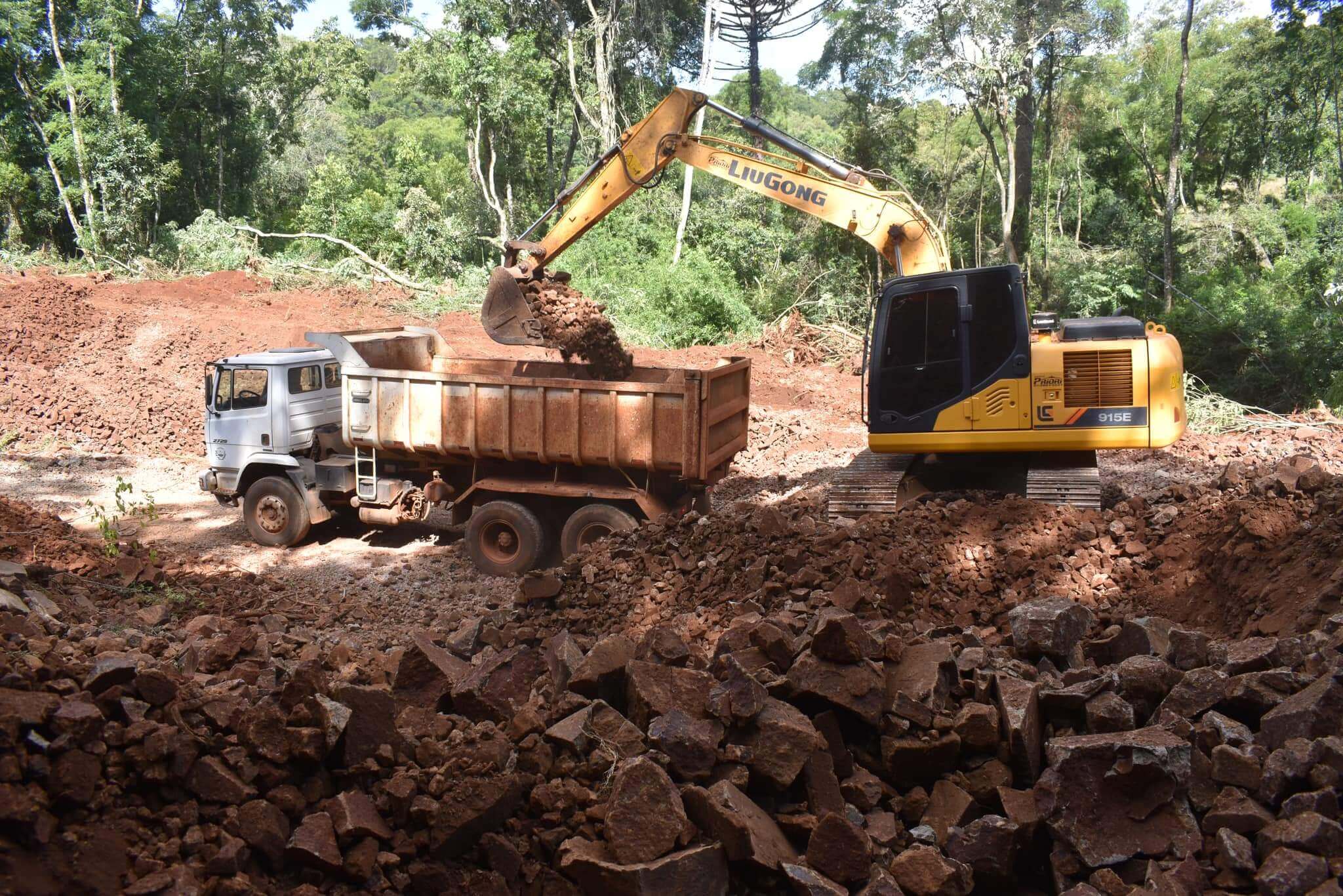 Capa Secretaria de Obras intensifica trabalho nas estradas rurais de Erval Seco