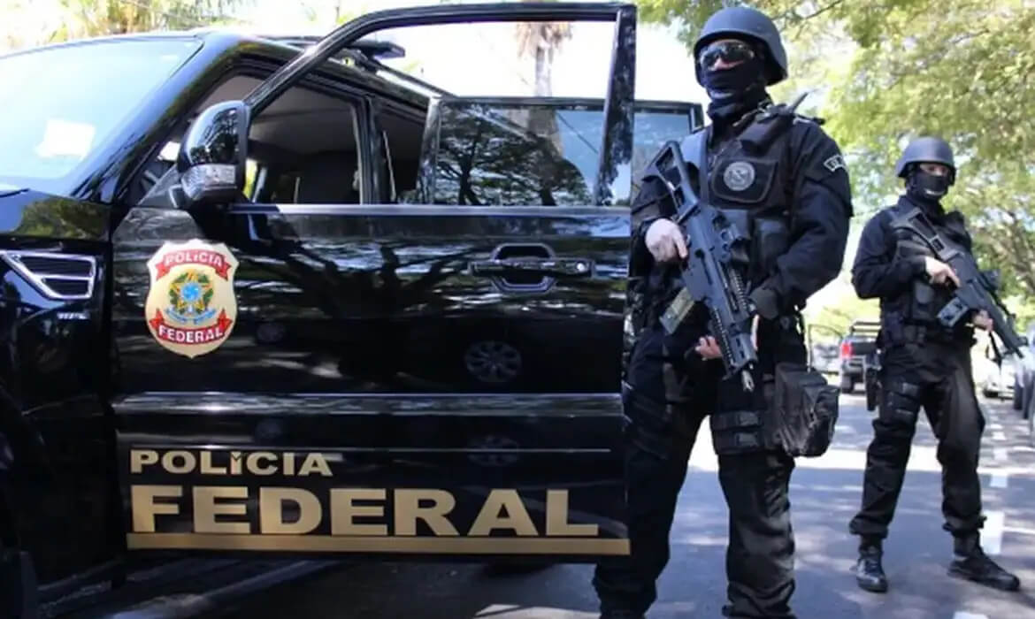 Capa PF prende duas pessoas por participação em fraude no INSS