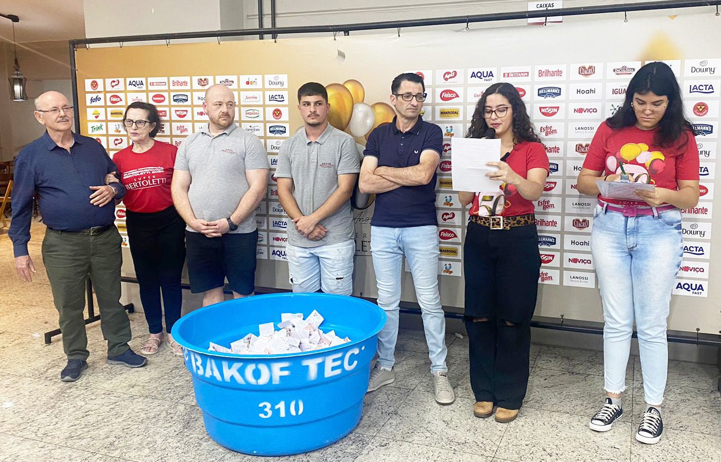 Capa Supermercado Bertoletti realiza sorteio de 10 vale-compras para clientes na campanha de 50 anos