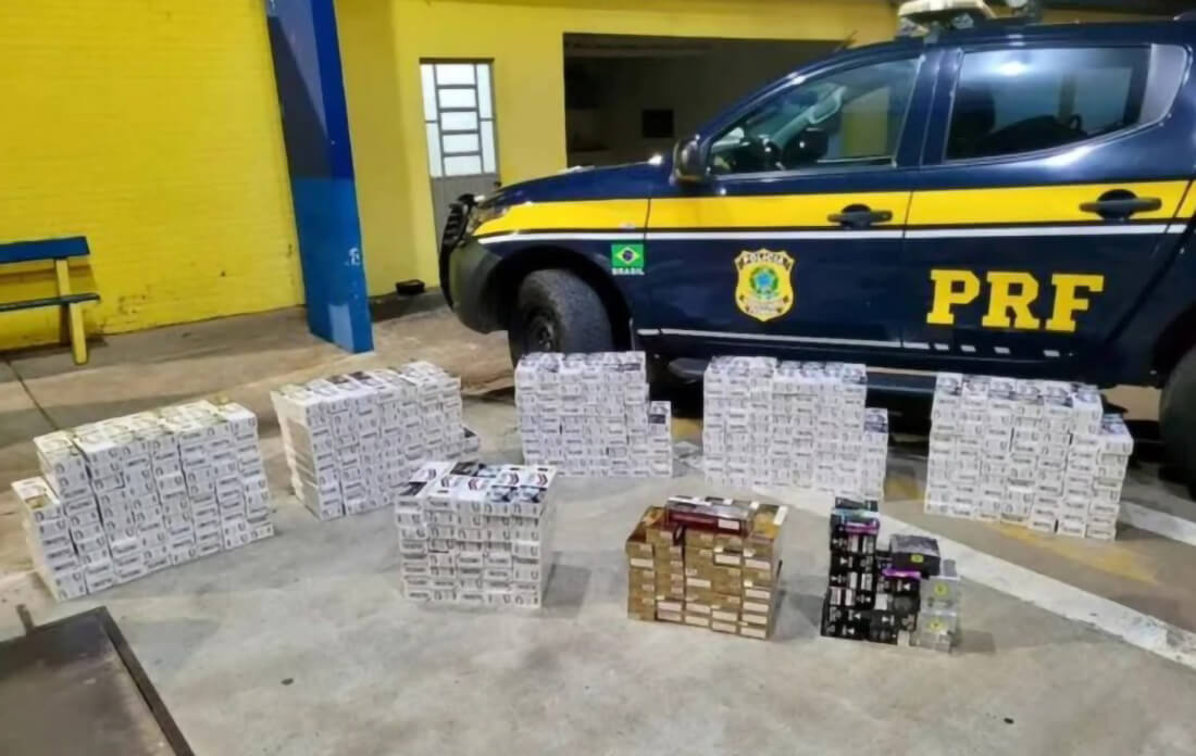Capa PRF prende homem por contrabando de cigarros em ônibus que saiu de Palmitinho