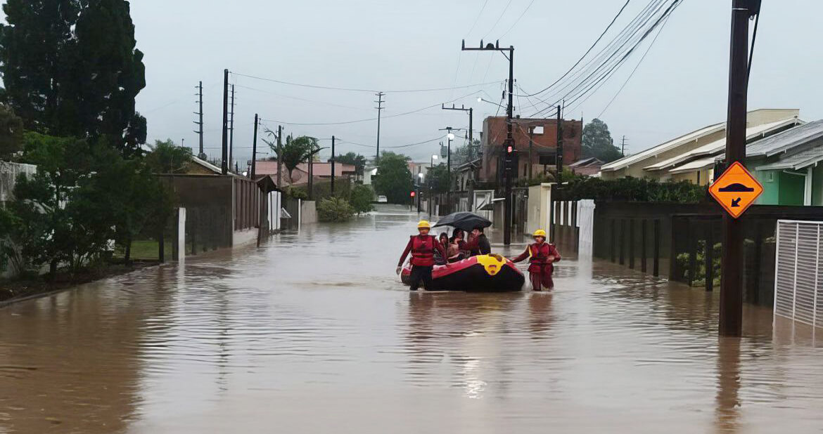 Capa Santa Catarina decreta fechamento de barragens após duas mortes