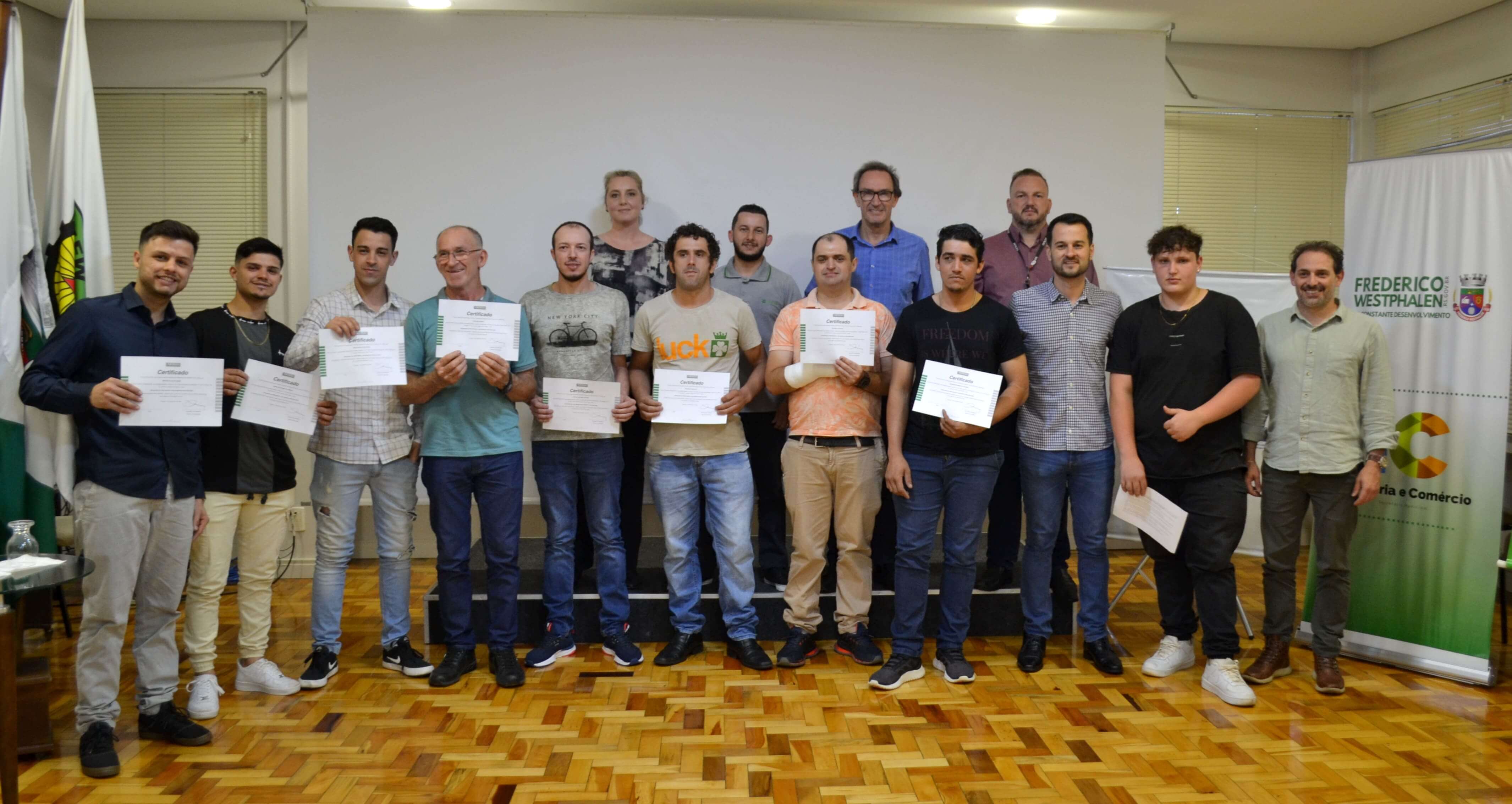 Capa Formatura do Curso de Solda Mig/Mag é realizada no Salão Nobre da AEFW