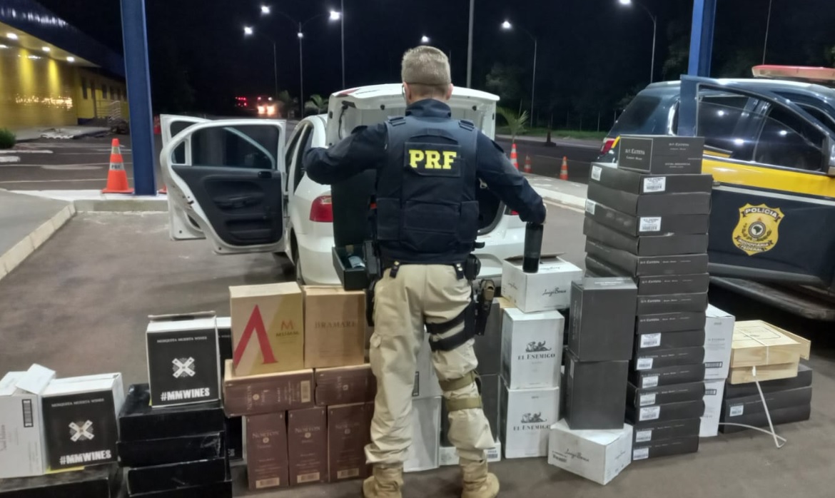 Capa Panambi: PRF apreende carga de vinhos importados