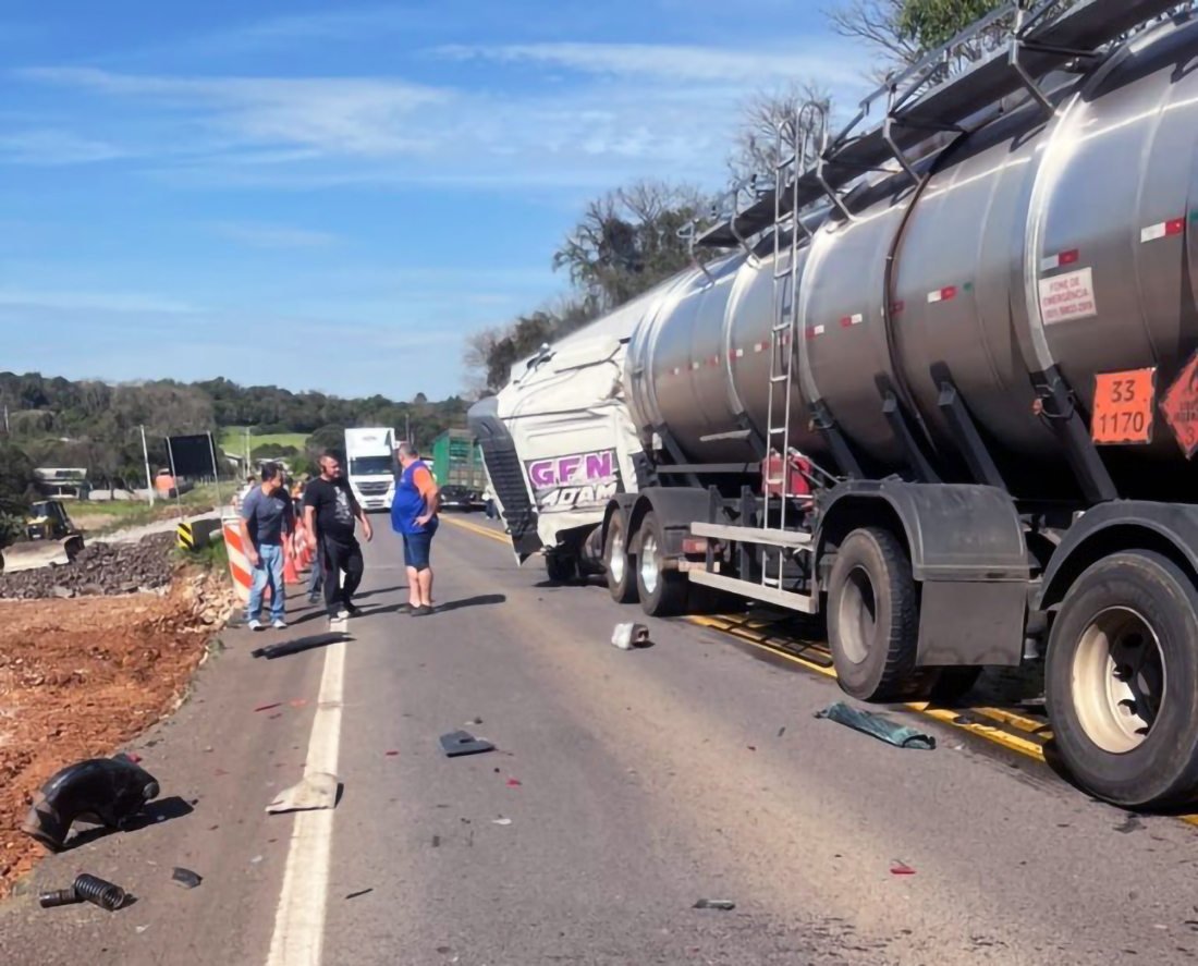 Capa Engavetamento envolvendo seis veículos deixa motorista ferido na BR-386