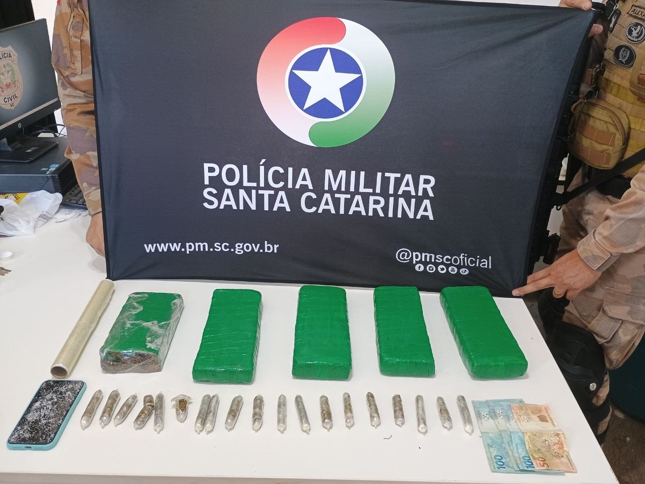 Capa Jovem é presa com mais de 4,6 quilos de maconha em Chapecó