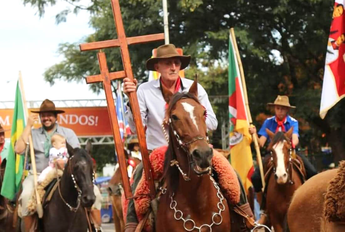 Capa Cavaleiros irão percorrer 280 km na 19ª Cavalgada da Fé entre Três Passos e Nonoai