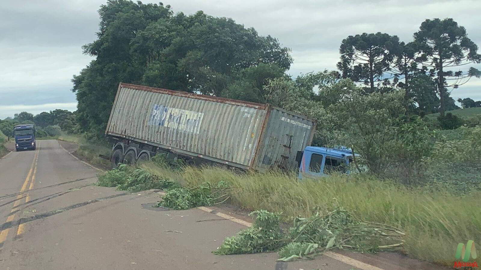 Capa Saída de pista é registrada na ERS 324 em Pontão