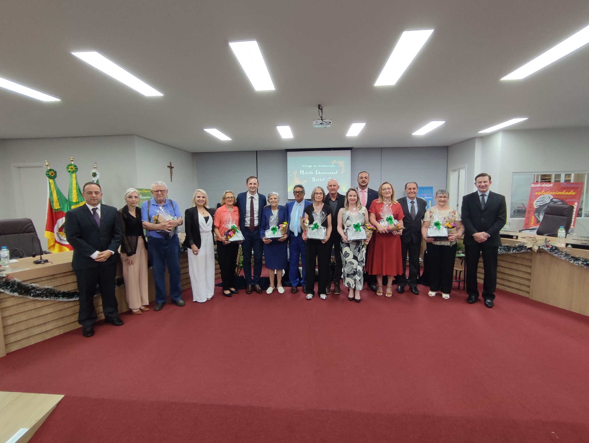 Capa Câmara de Vereadores de FW homenageia professores em Sessão Solene