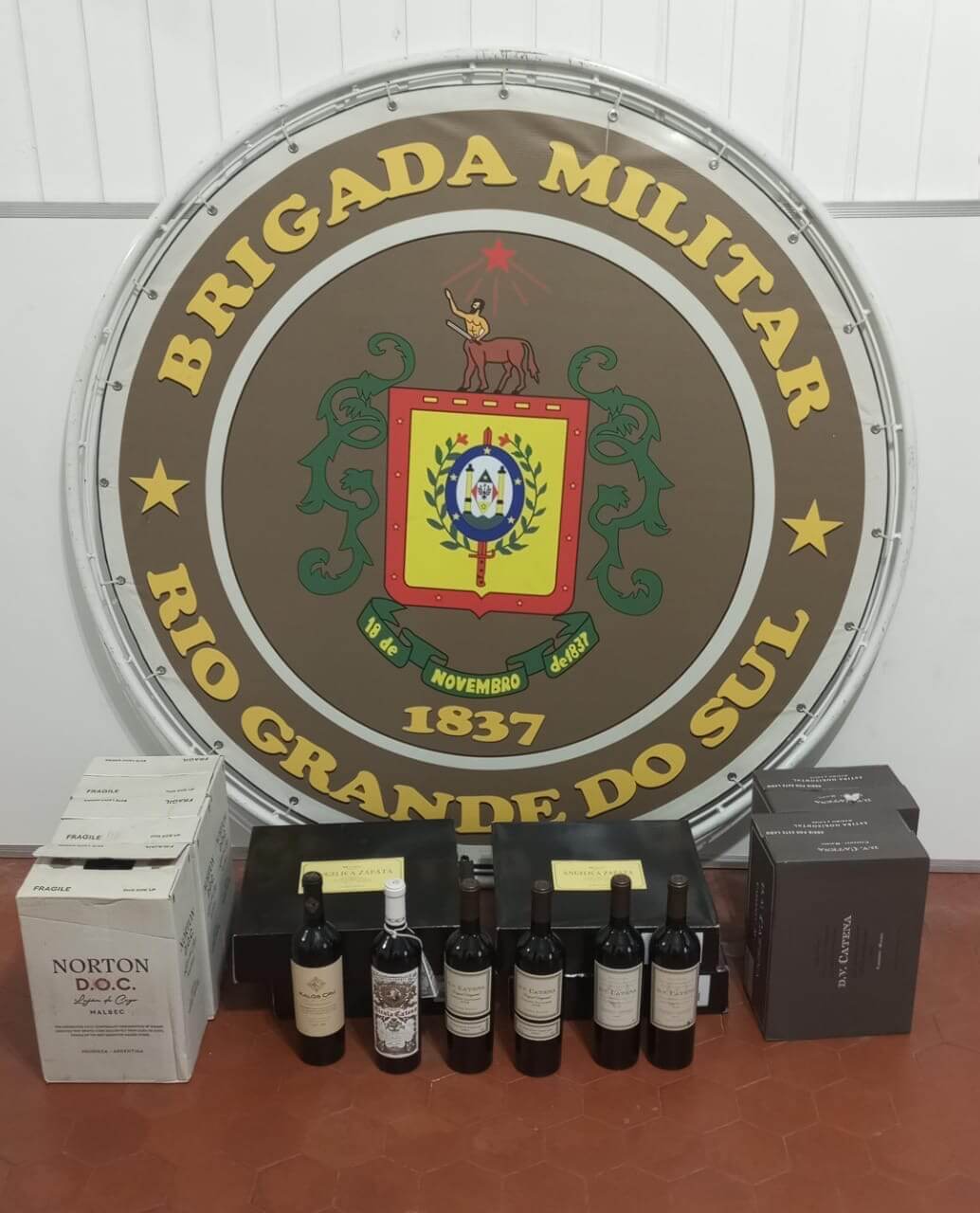 Capa Brigada Militar apreende mercadorias estrangeiras em Tiradentes do Sul