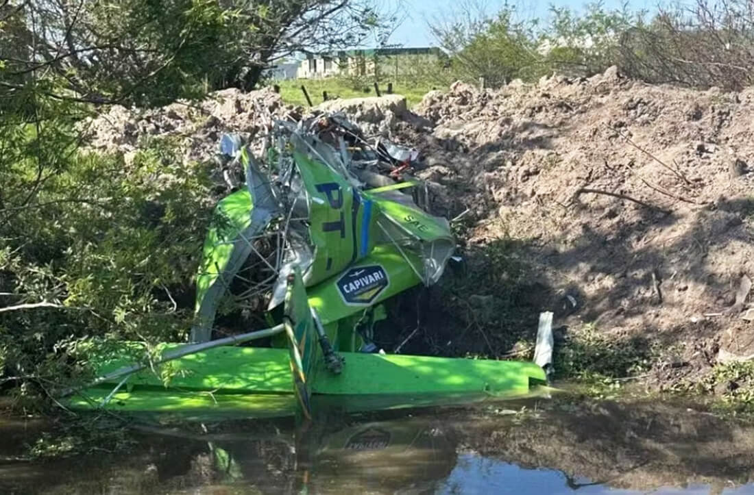 Capa Piloto morre após avião agrícola bater em torre de energia e cair no Rio Grande do Sul