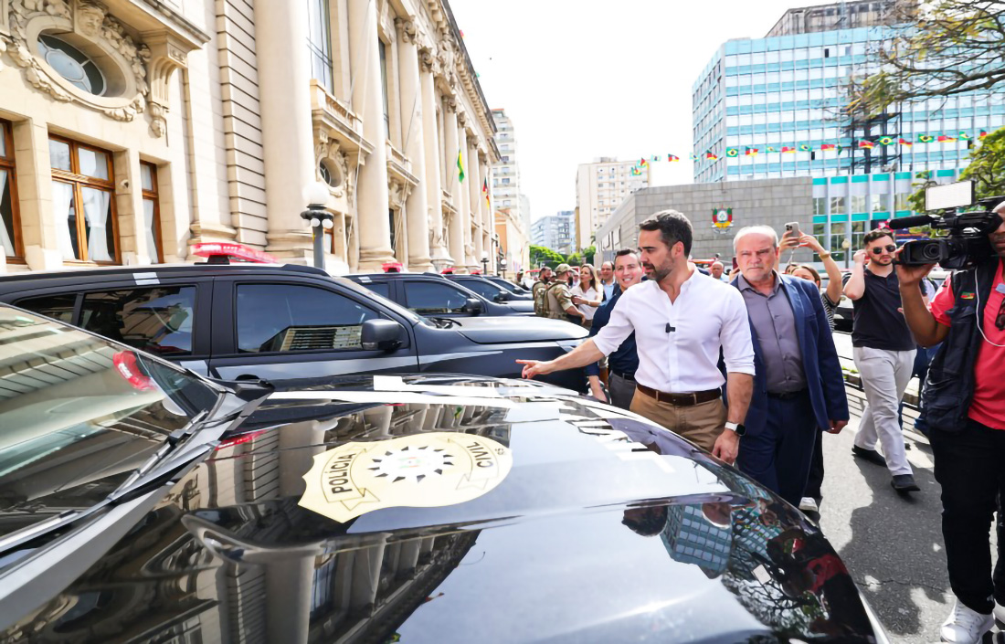 Capa Governador Eduardo Leite entrega mais de R$ 87 milhões em viaturas e equipamentos