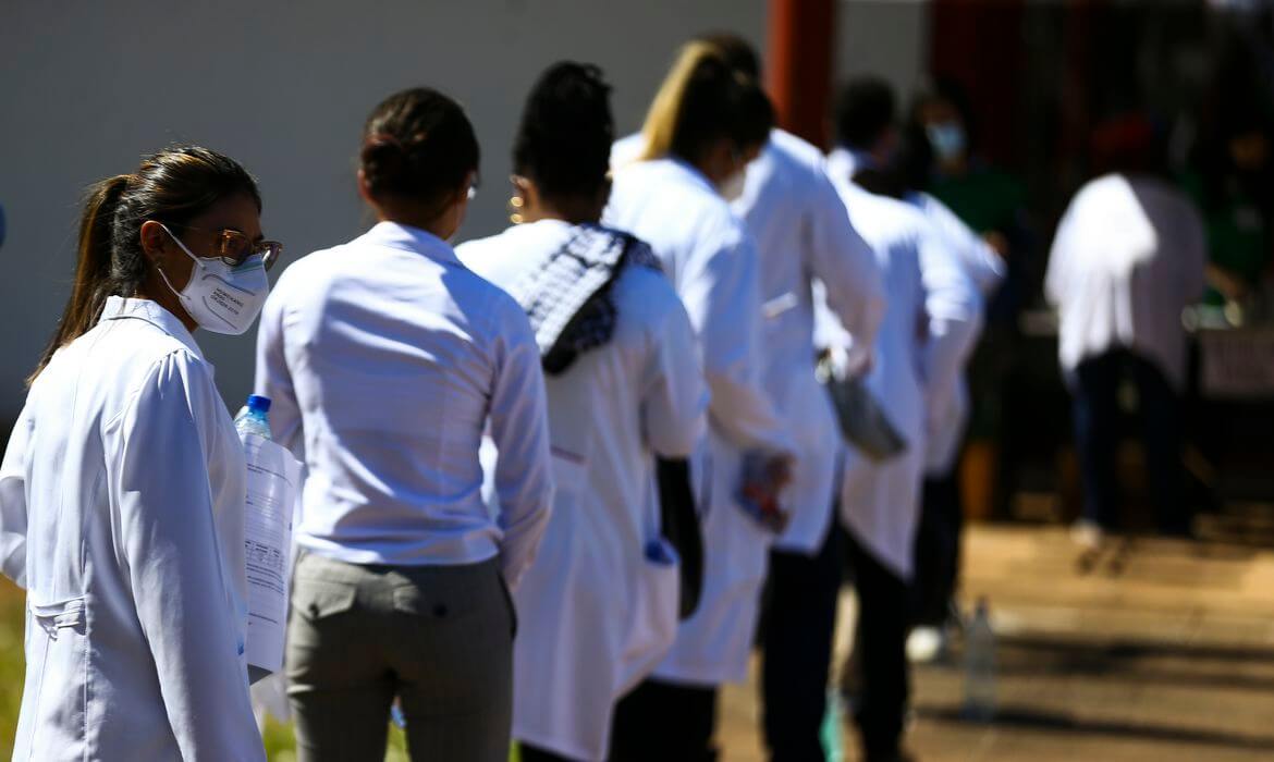 Capa Fies financiará até R$ 60 mil por semestre de cursos de medicina