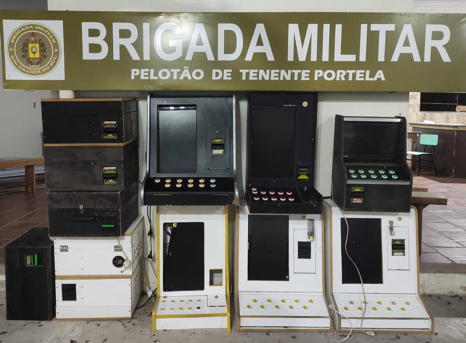 Capa BM apreende máquinas caça-níquel em operação em Tenente Portela