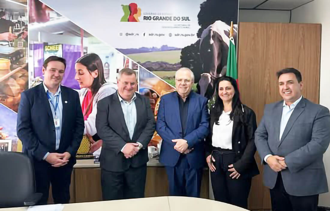 Capa Prefeito de Palmitinho busca veículos e apoio técnico para Obras e Agricultura em Porto Alegre