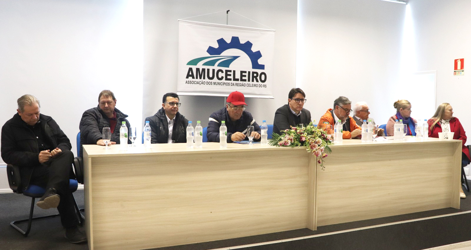 Capa Ministro da Reconstrução do RS participa de reunião da Amuceleiro e recebe demandas regionais