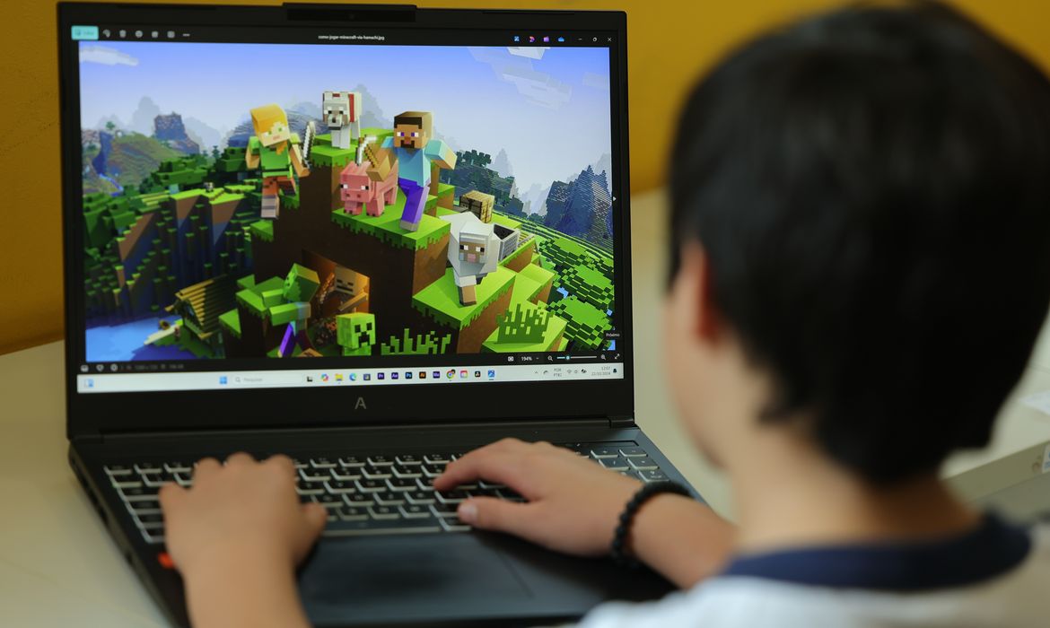 Capa Efeito de tecnologias na saúde mental é preocupação em 80% da escolas