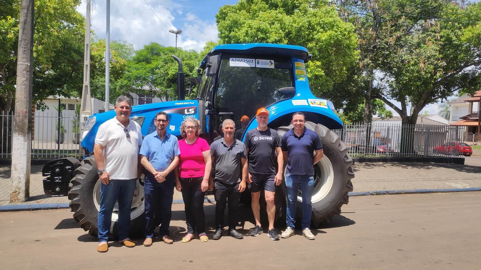 Capa Rodeio Bonito adquire novo trator de 145 CV para a agricultura com emenda federal