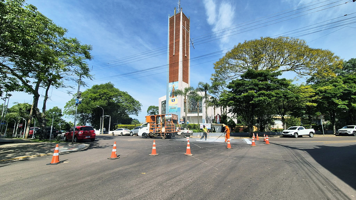 Capa Ruas recapeadas recebem nova sinalização no Centro de Tenente Portela