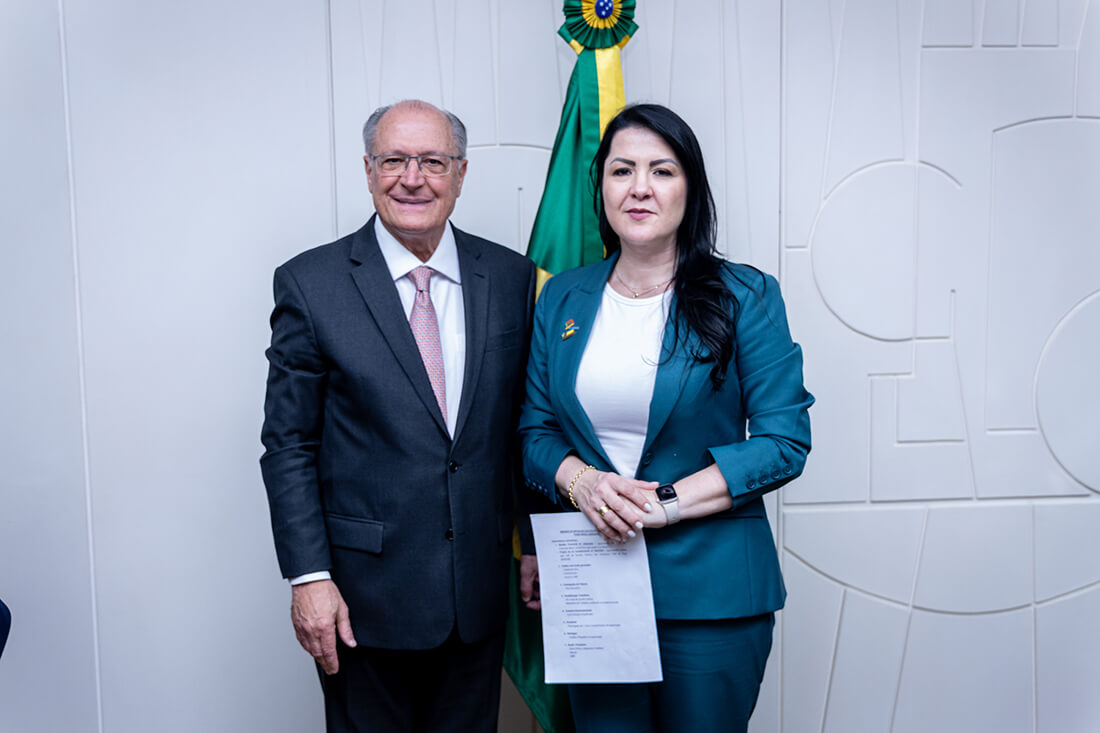 Capa Famurs entrega a Alckmin pedido de apoio a setores gaúchos afetados pelo tarifaço dos EUA
