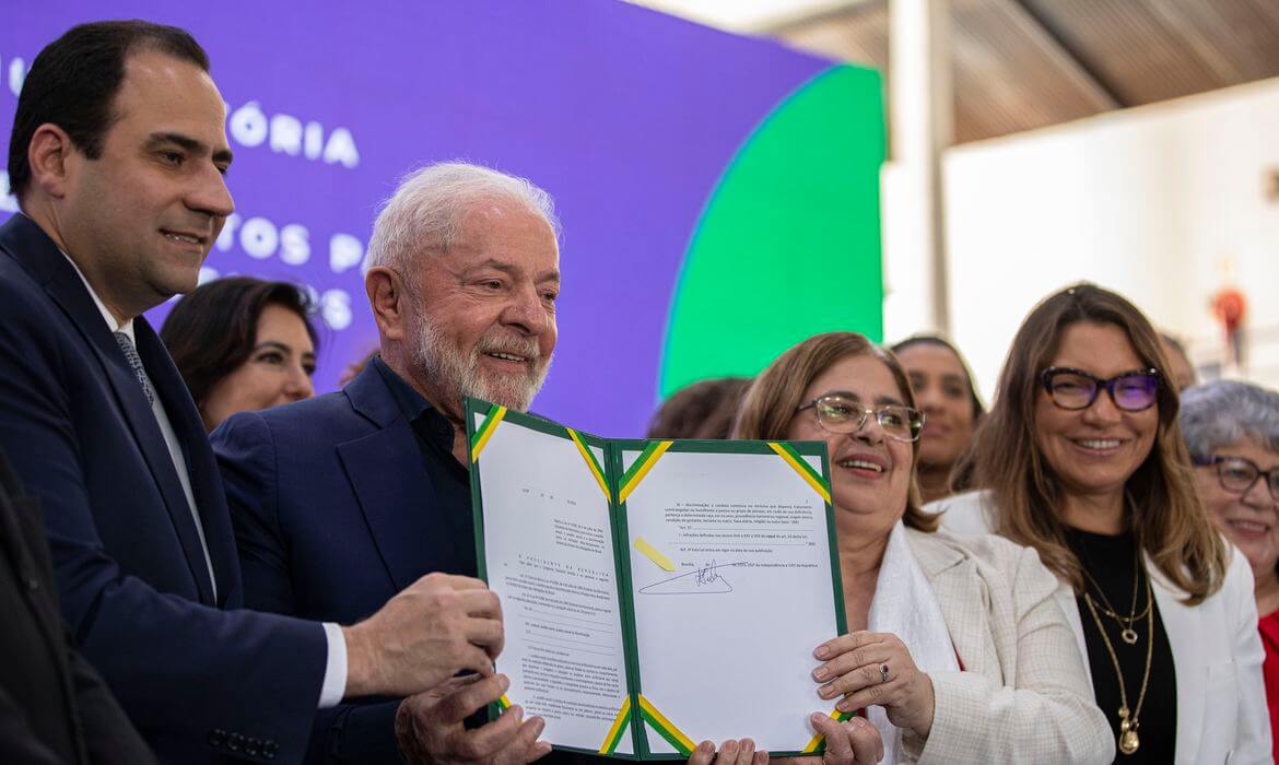 Capa Governo abre canal de denúncia para desigualdade salarial de gênero
