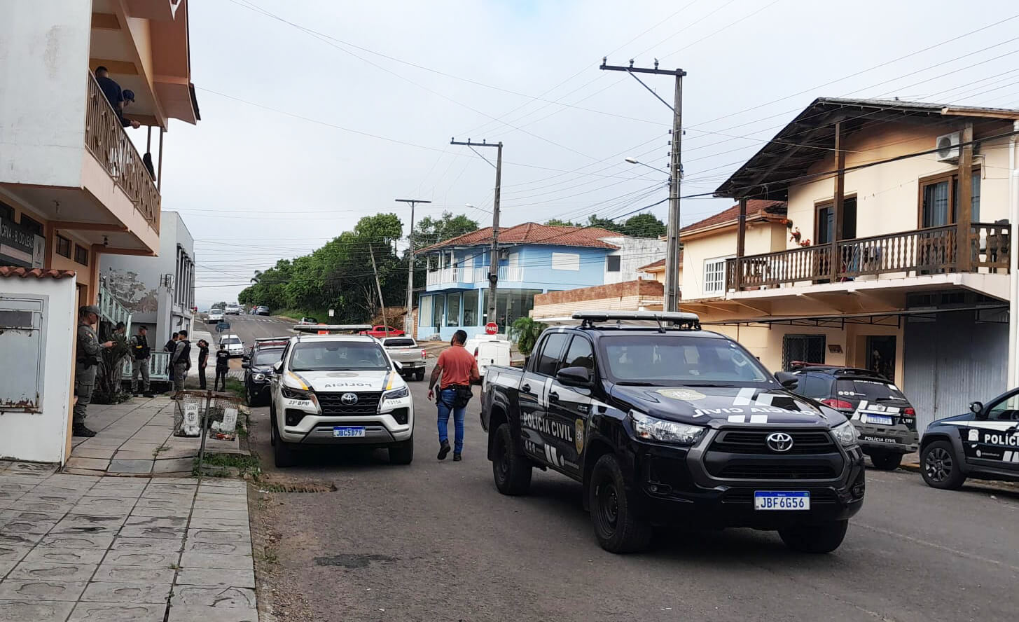 Capa Polícia prende dois suspeitos de matar Eloete de Oliveira