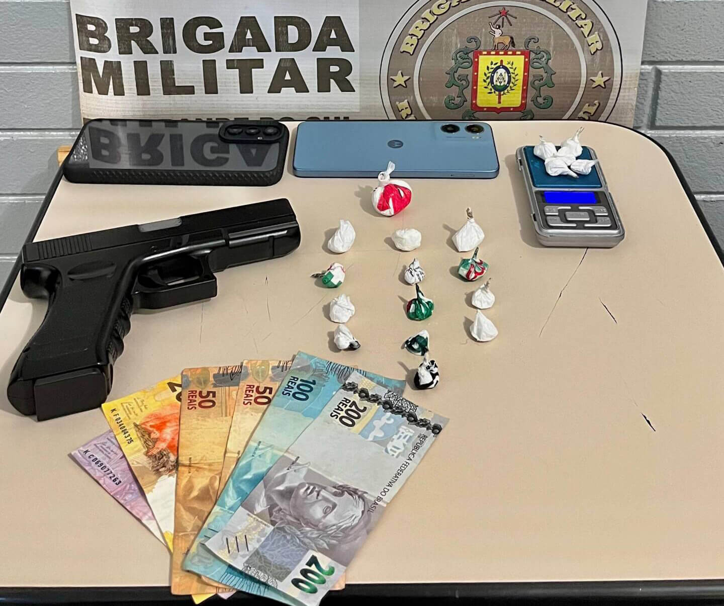 Capa Brigada Militar detém dupla por tráfico de entorpecentes em Três Passos