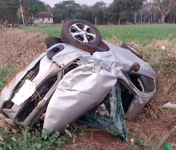 Capa Carro capota na BR-468 em Bom Progresso