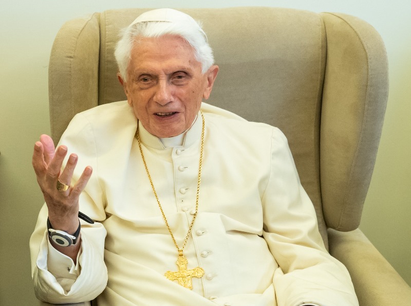 Capa Papa Emérito Bento XVI morre aos 95 anos