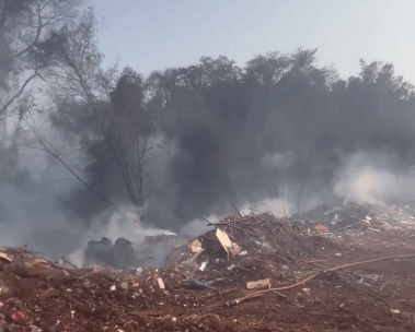 Capa Bombeiros Militares de Sarandi enfrentaram incêndio no aterro municipal