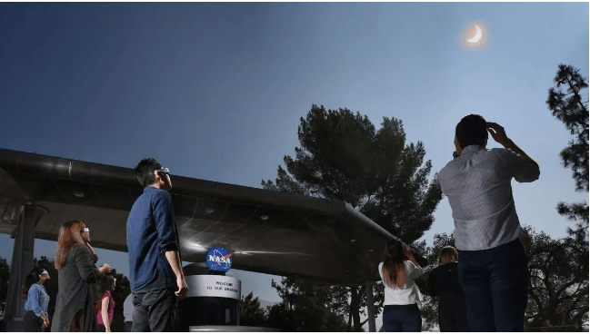 Capa Eclipse Solar total ocorre hoje no Hemisfério Norte