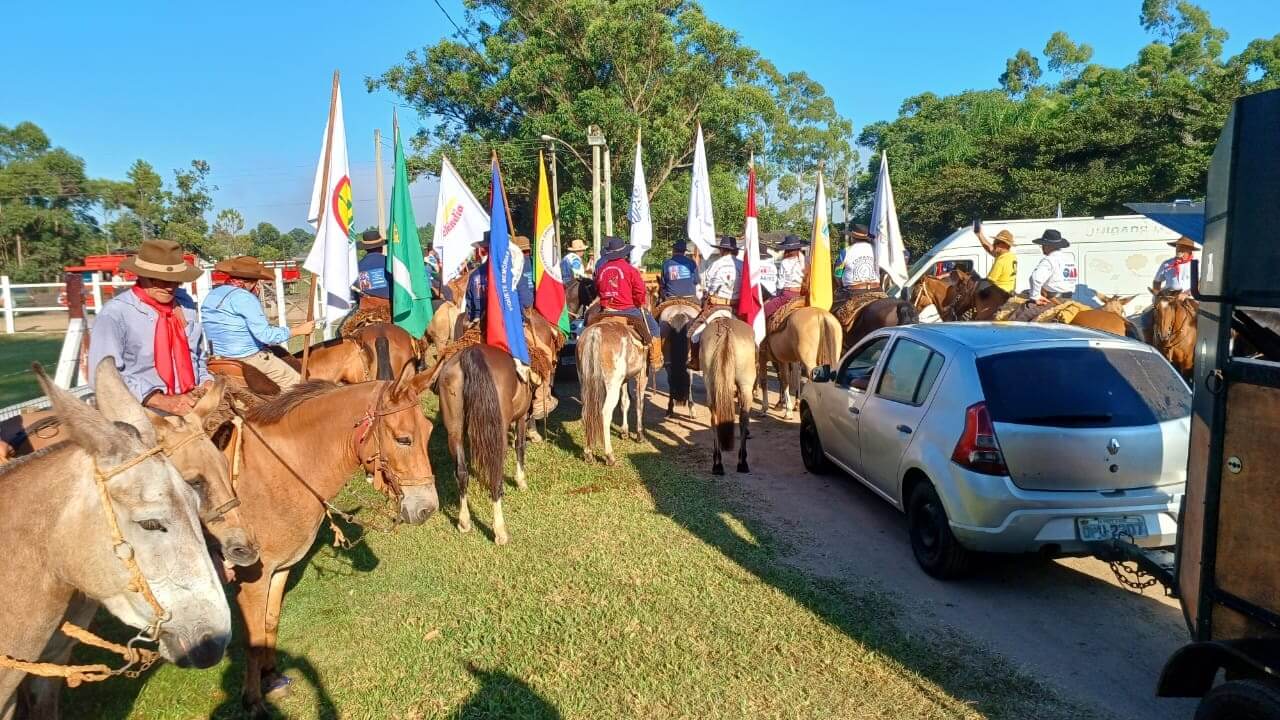 Capa Frederiquenses marcam presença na Cavalgada do Mar