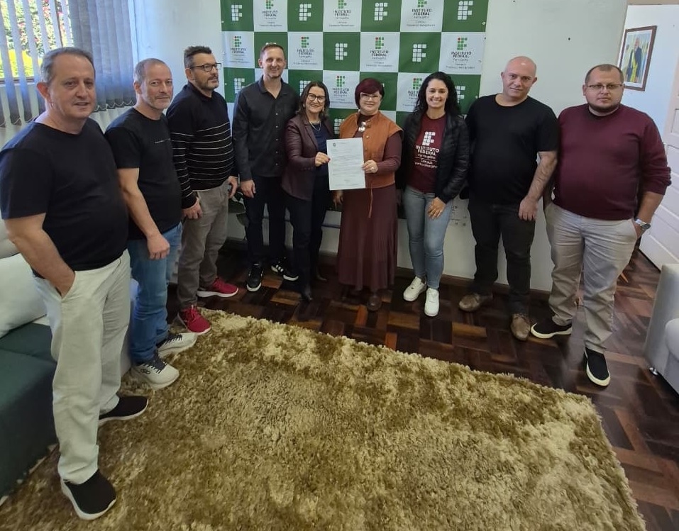 Capa PDT oficializa entrega de emenda parlamentar ao IFFar-FW