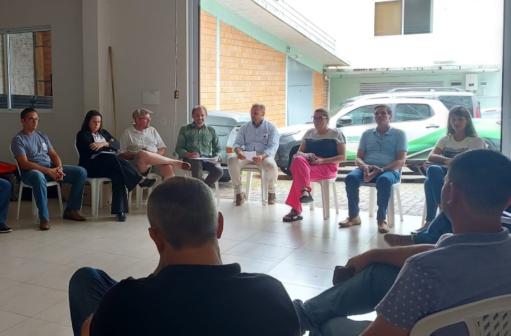 Capa FW: Secretarias de Indústria, Comércio e Turismo e Agricultura promovem reunião