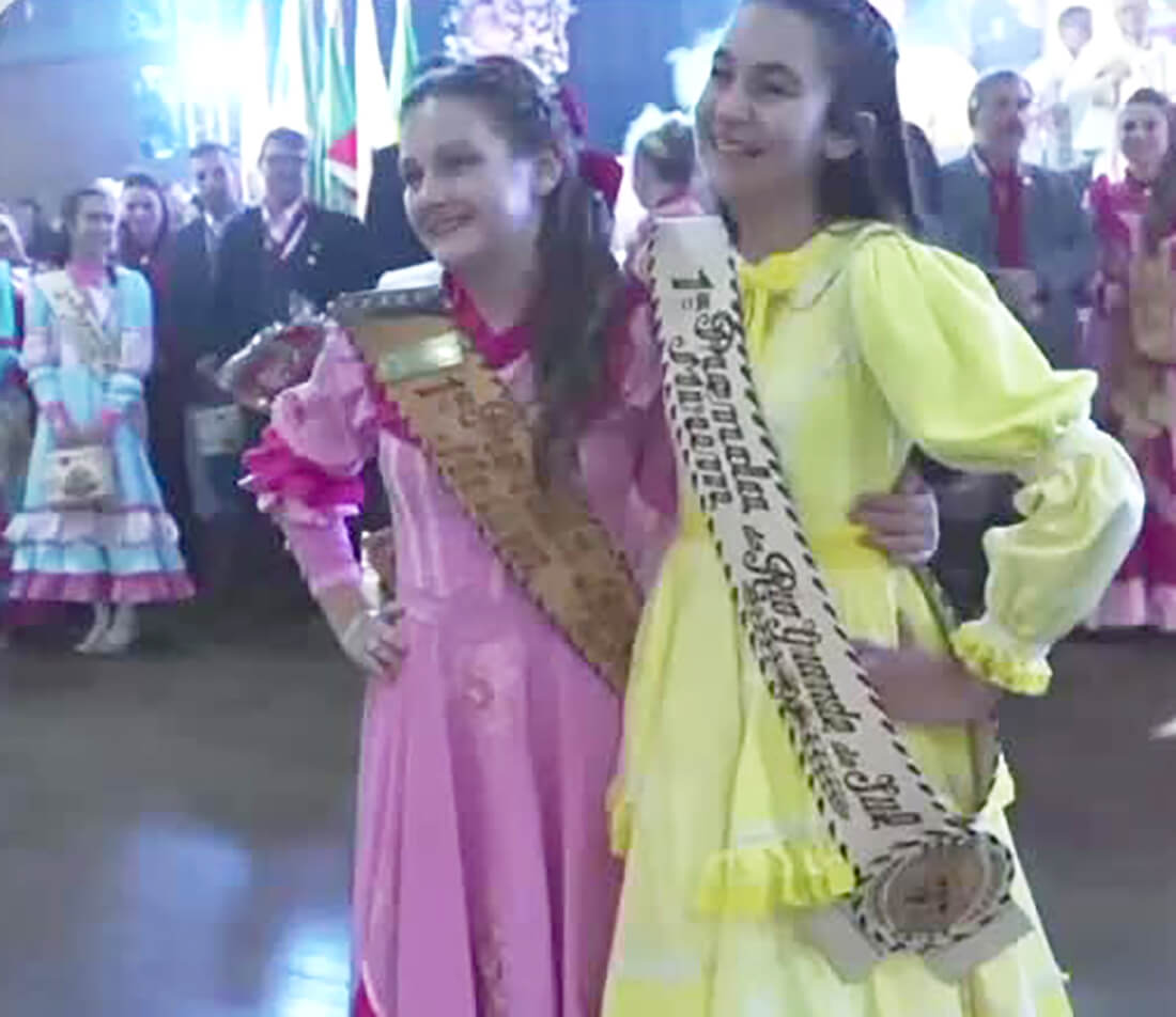 Capa Frederiquense Julia Fritzen da Silva conquista o título de 1ª Prenda Mirim do Rio Grande do Sul