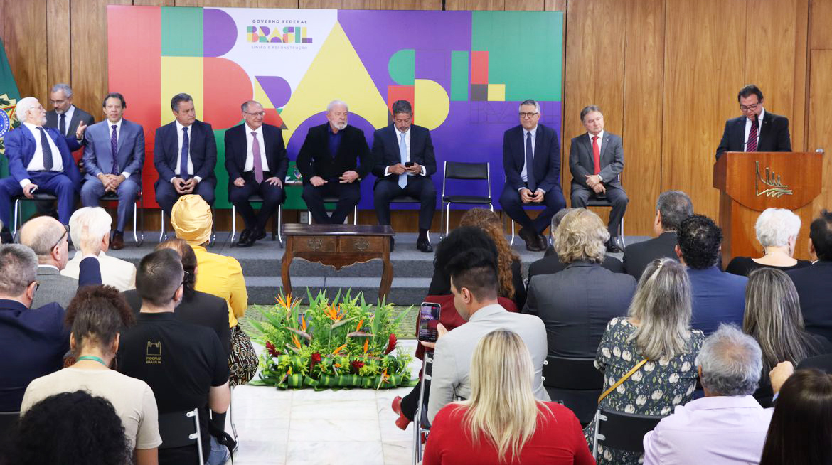 Capa Sancionada lei que aumenta o salário mínimo e amplia a isenção do IR