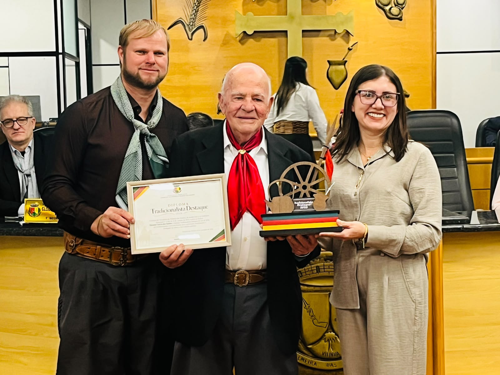 Capa Câmara entrega Troféu e Diploma Tradicionalista Destaque 2026 a Hermes Garcia dos Santos